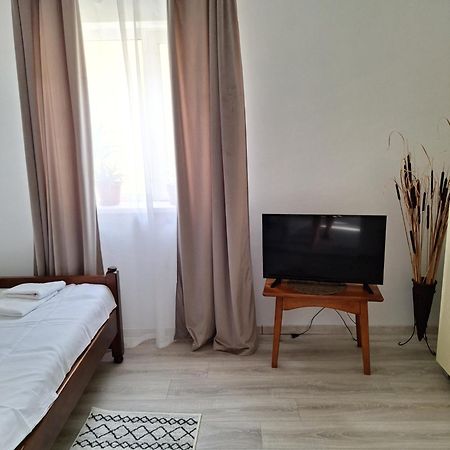 Miha'S Apartament 苏利纳 外观 照片