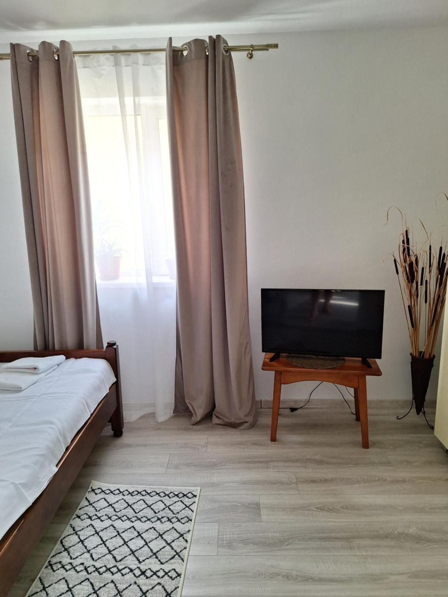 Miha'S Apartament 苏利纳 外观 照片
